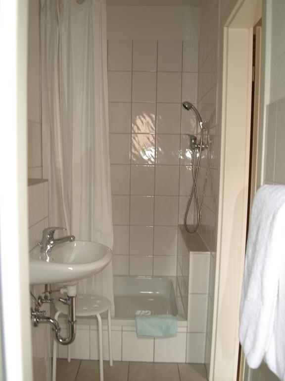 Gaestehaus In Der Gotthardtstrasse Erfurt Bilik gambar